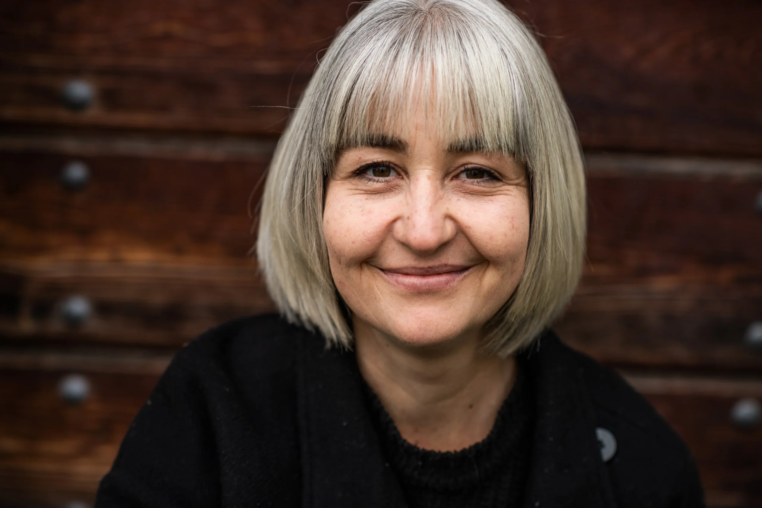 Porträt von Nadine Altherr, freundlicher und sympathischer Blick